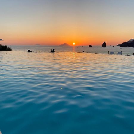 Therasia Resort Sea And Spa - The Leading Hotels Of The World Vulcano  Esterno foto