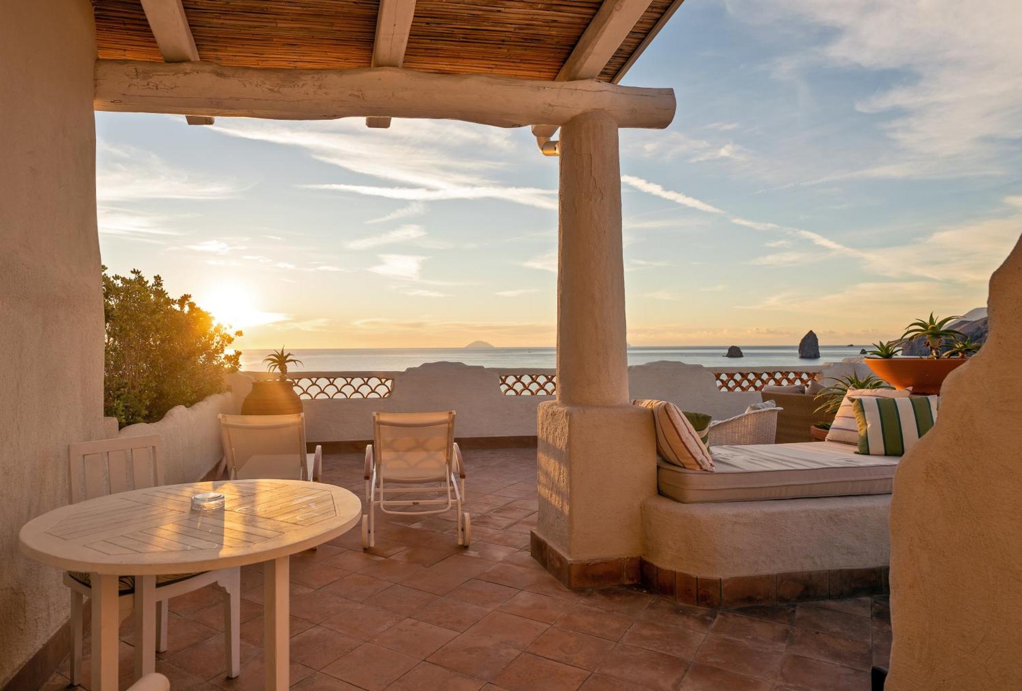 Therasia Resort Sea And Spa - The Leading Hotels Of The World Vulcano  Esterno foto