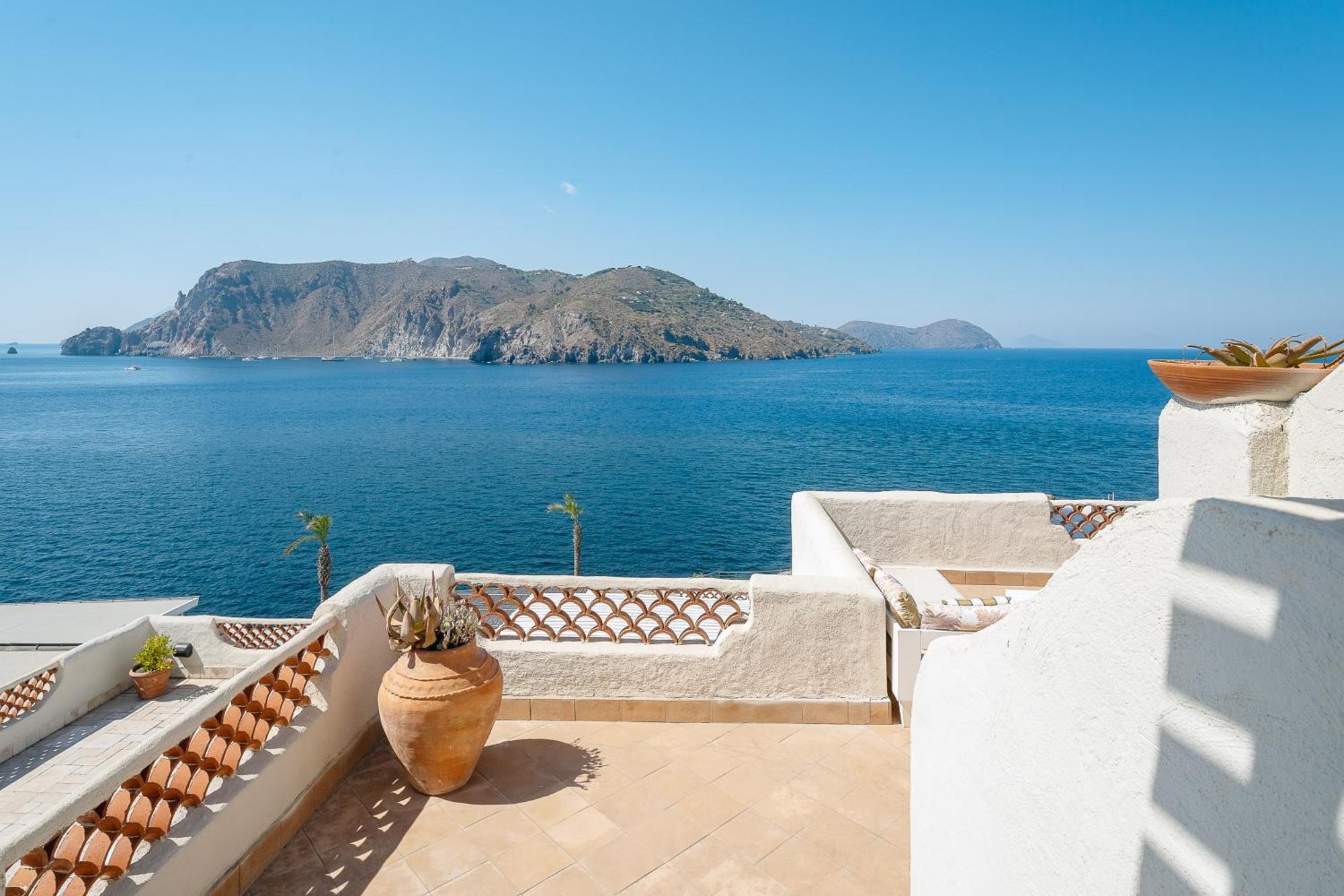 Therasia Resort Sea And Spa - The Leading Hotels Of The World Vulcano  Esterno foto