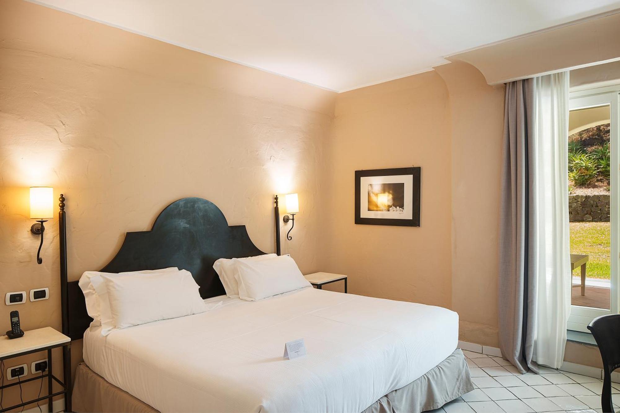 Therasia Resort Sea And Spa - The Leading Hotels Of The World Vulcano  Esterno foto