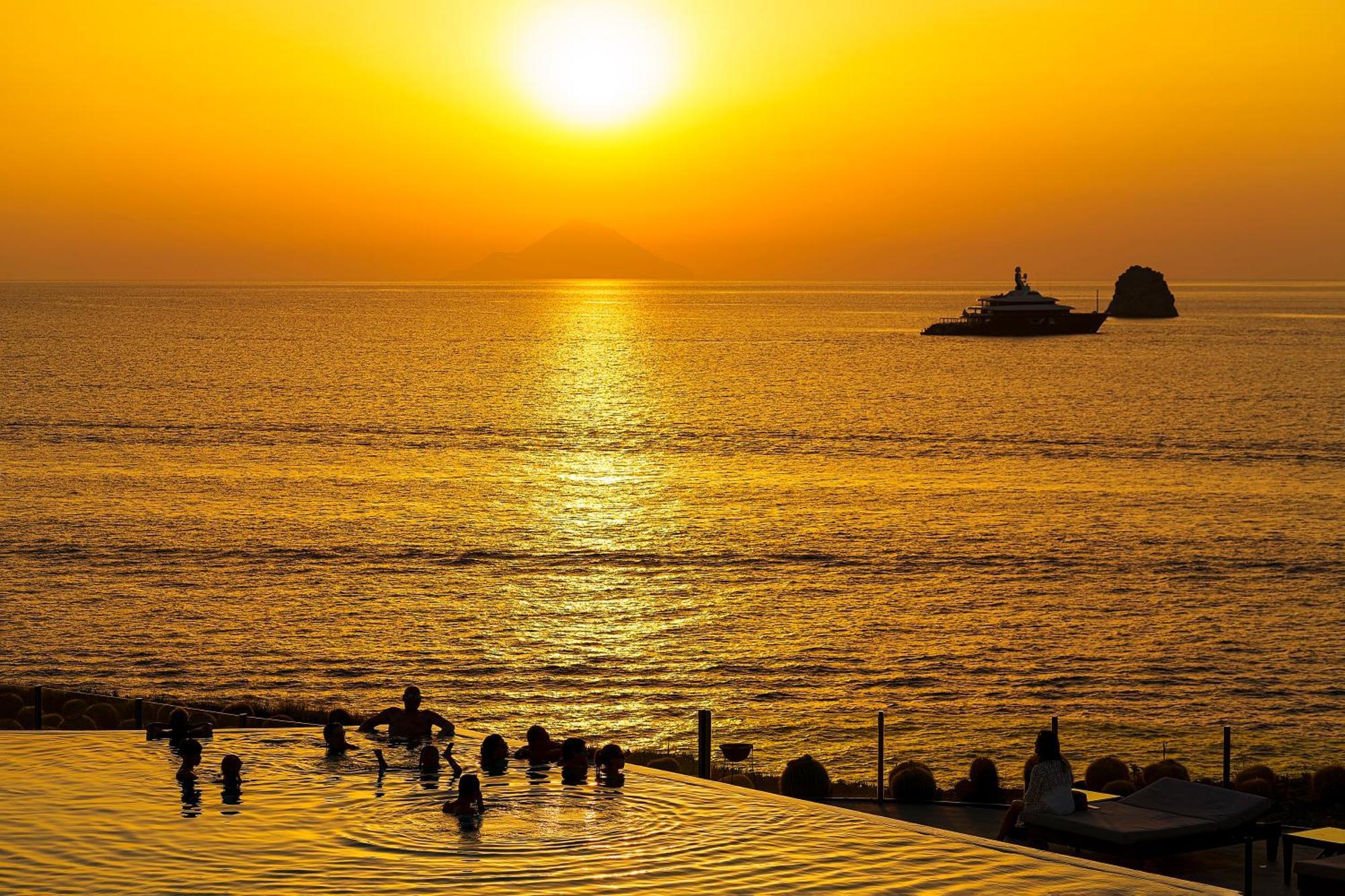 Therasia Resort Sea And Spa - The Leading Hotels Of The World Vulcano  Esterno foto