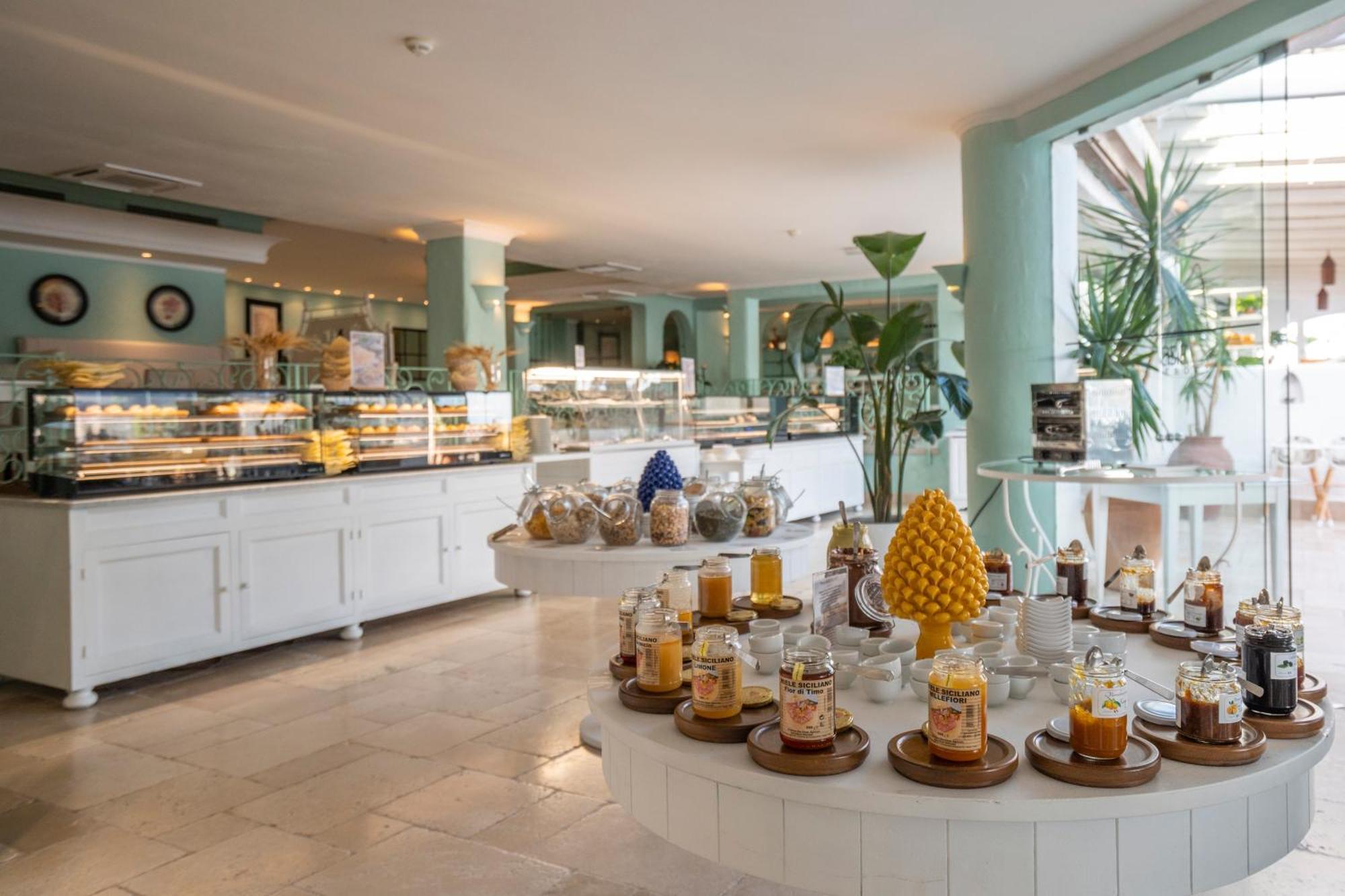 Therasia Resort Sea And Spa - The Leading Hotels Of The World Vulcano  Esterno foto